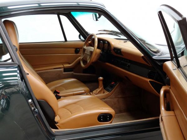 1996 993 Carrera 4 interior, seen from the passenger door